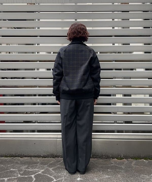 まつむさんの「BEAMS WOMEN｜ポリエステル ウール ツープリーツ ワイドパンツ」を使ったコーディネート