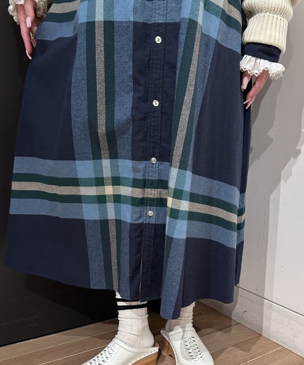 ando naoさんの「BEAMS WOMEN｜ビッグ タータン ワンピース」を使ったコーディネート