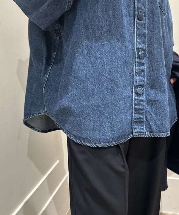 大槻 まひろさんの「BEAMS WOMEN｜ポリエステル ウール 2ループ ワイドパンツ」を使ったコーディネート