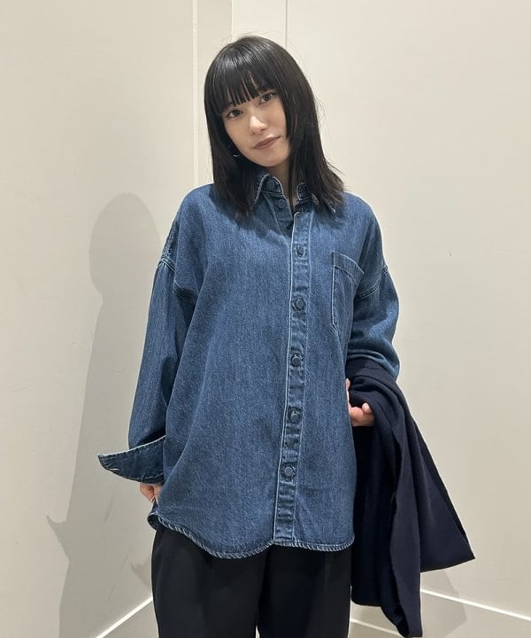 大槻 まひろさんの「BEAMS WOMEN｜ポリエステル ウール 2ループ ワイドパンツ」を使ったコーディネート