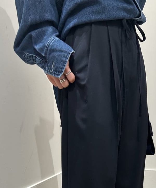 大槻 まひろさんの「BEAMS WOMEN｜ポリエステル ウール 2ループ ワイドパンツ」を使ったコーディネート