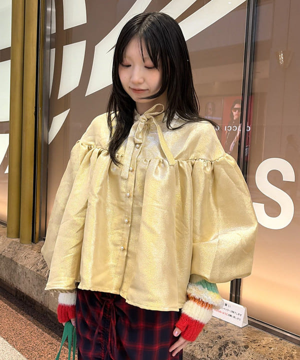 加歩さんの「BEAMS WOMEN｜sister Jane / Shimmy Bow Blouse」を使ったコーディネート