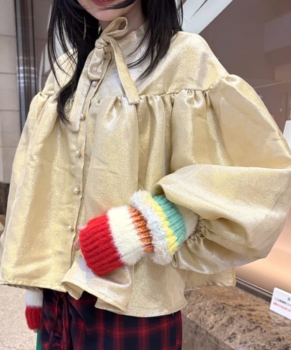 加歩さんの「BEAMS WOMEN｜sister Jane / Shimmy Bow Blouse」を使ったコーディネート