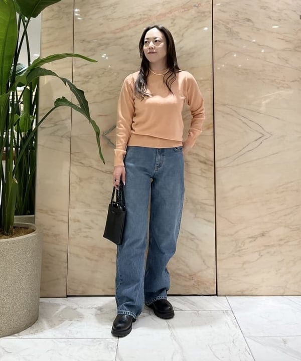 関 桂子さんの「BEAMS WOMEN｜【別注】SLOANE / 12ゲージ カシミヤ クルーネック ニット」を使ったコーディネート