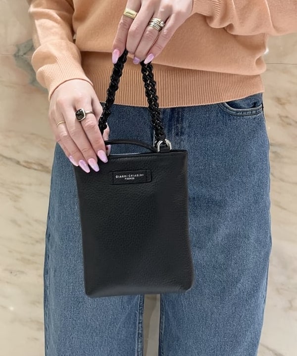 関 桂子さんの「BEAMS WOMEN｜【別注】SLOANE / 12ゲージ カシミヤ クルーネック ニット」を使ったコーディネート