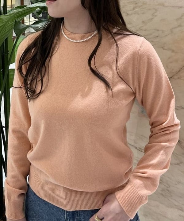 関 桂子さんの「BEAMS WOMEN｜【別注】SLOANE / 12ゲージ カシミヤ クルーネック ニット」を使ったコーディネート