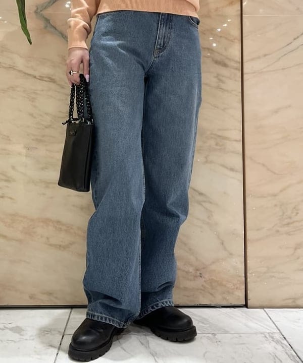 関 桂子さんの「BEAMS WOMEN｜【別注】SLOANE / 12ゲージ カシミヤ クルーネック ニット」を使ったコーディネート