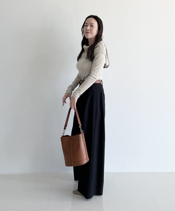 関 桂子さんの「BEAMS WOMEN｜MAISON BOINET / カーフレザーベルト 28mm」を使ったコーディネート