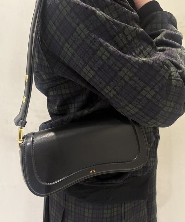 大石彩可さんの「BEAMS WOMEN｜JW PEI / Joy Bag」を使ったコーディネート