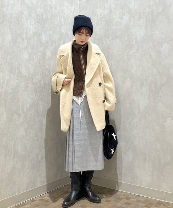森本 理絵さんの「BEAMS WOMEN｜シャギー ダブル ハーフ コート」を使ったコーディネート