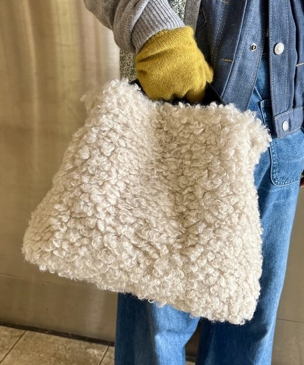 みりさんの「ボア 2way トートバッグ」を使ったコーディネート