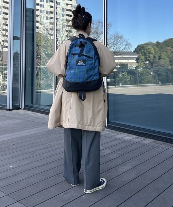 清水 彩乃さんの「BEAMS WOMEN｜コットン ポリエステル シャンブレー ステンカラー コート」を使ったコーディネート