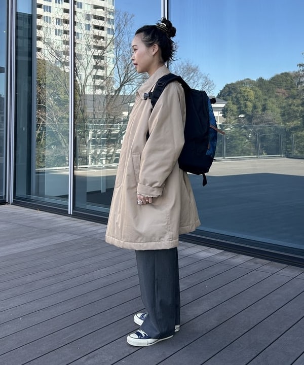 清水 彩乃さんの「BEAMS WOMEN｜コットン ポリエステル シャンブレー ステンカラー コート」を使ったコーディネート
