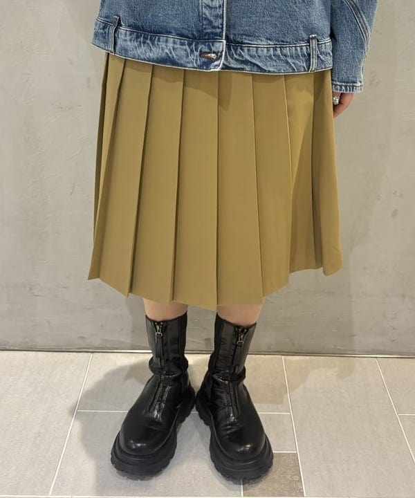 大石彩可さんの「BEAMS WOMEN｜【別注】FRED PERRY / Tennis Pleats Skirt」を使ったコーディネート