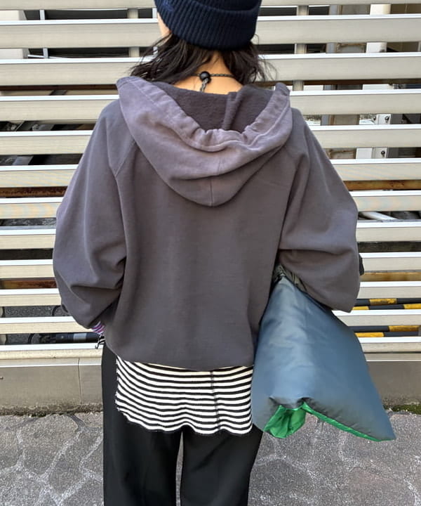 オカモト ミサキさんの「BEAMS WOMEN｜【別注】LACOSTE / ワイド パンツ」を使ったコーディネート