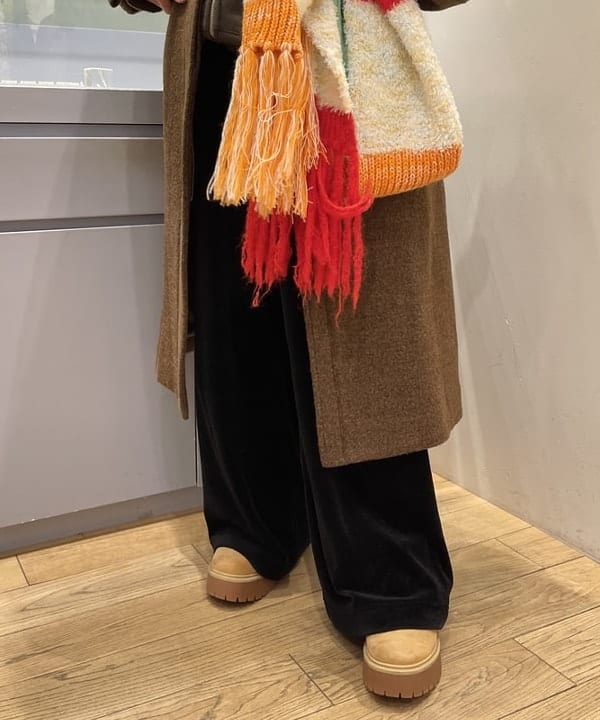 大木さんの「BEAMS WOMEN｜スタンドカラー シングル コート」を使ったコーディネート