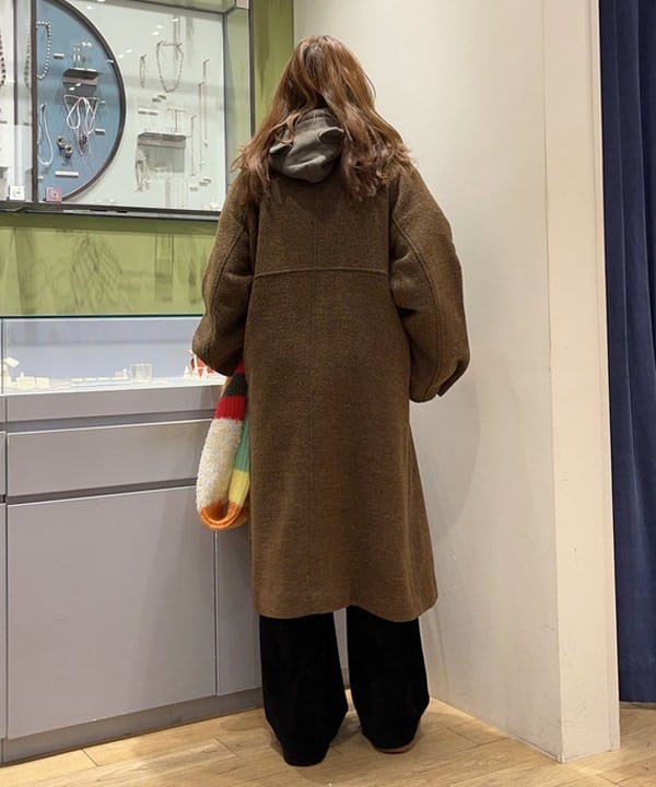 大木さんの「BEAMS WOMEN｜スタンドカラー シングル コート」を使ったコーディネート