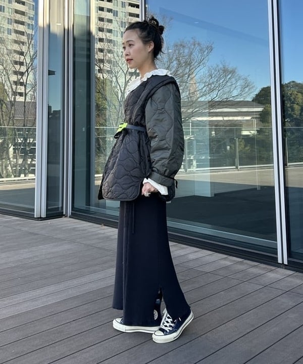 清水 彩乃さんの「BEAMS WOMEN｜クレイジー デタッチ スリーブ ライナー」を使ったコーディネート