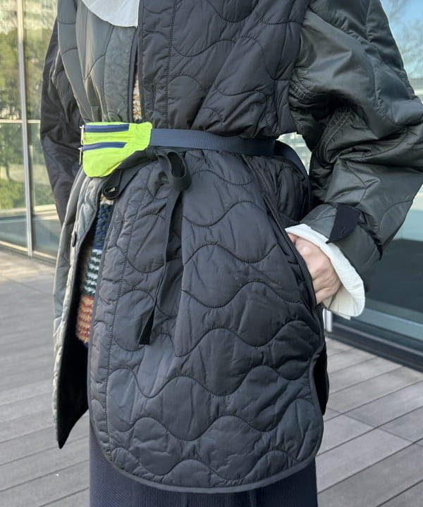 清水 彩乃さんの「BEAMS WOMEN｜クレイジー デタッチ スリーブ ライナー」を使ったコーディネート