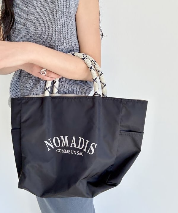 中丸　栞さんの「BEAMS WOMEN｜【別注】NOMADIS / SAC2 W リバーシブル ロゴトートバッグ」を使ったコーディネート