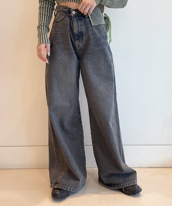 松本 佳菜子さんの「BEAMS WOMEN｜オーバーダイ デニム パンツ」を使ったコーディネート