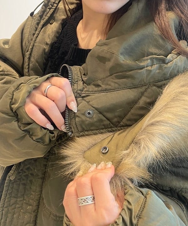 松本 佳菜子さんの「BEAMS WOMEN｜CONTROL FREAK / DOWNY ショルダーバッグ」を使ったコーディネート