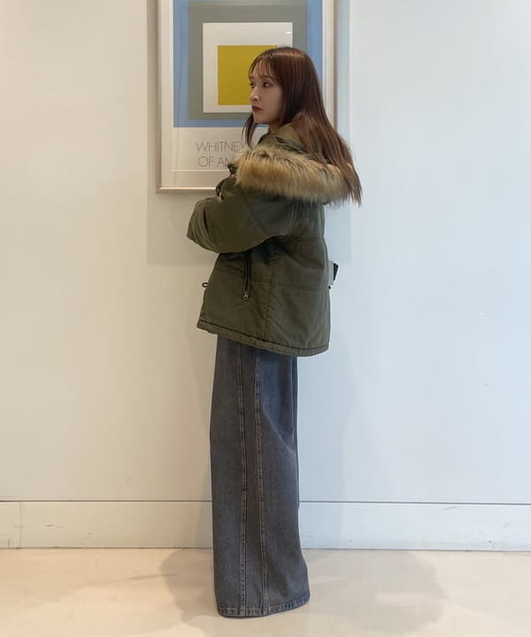 松本 佳菜子さんの「BEAMS WOMEN｜CONTROL FREAK / DOWNY ショルダーバッグ」を使ったコーディネート