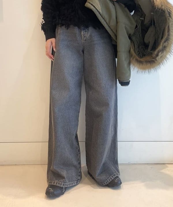 松本 佳菜子さんの「BEAMS WOMEN｜CONTROL FREAK / DOWNY ショルダーバッグ」を使ったコーディネート