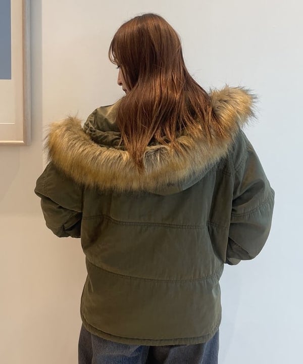 松本 佳菜子さんの「BEAMS WOMEN｜CONTROL FREAK / DOWNY ショルダーバッグ」を使ったコーディネート