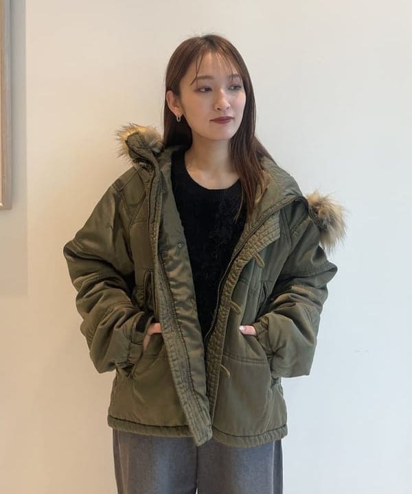 松本 佳菜子さんの「BEAMS WOMEN｜CONTROL FREAK / DOWNY ショルダーバッグ」を使ったコーディネート