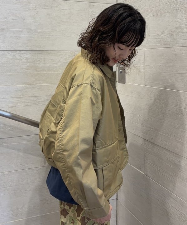 み　う　ちさんの「BEAMS WOMEN｜フリーダムスリーブ Vネック スウェット」を使ったコーディネート