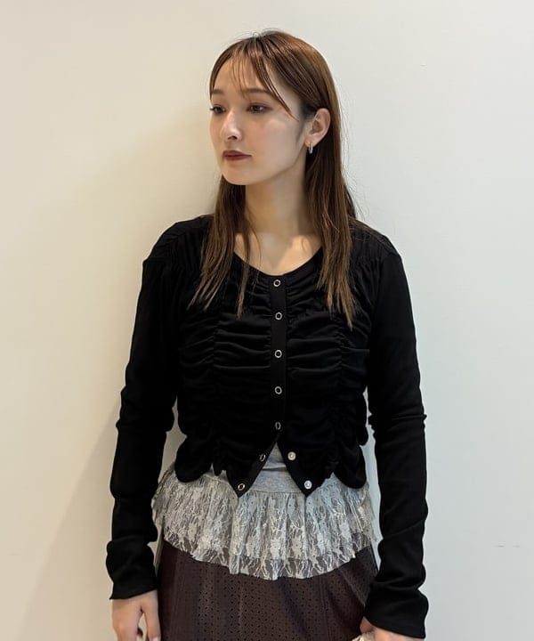 松本 佳菜子さんの「BEAMS WOMEN｜リブ シャーリング カーディガン」を使ったコーディネート