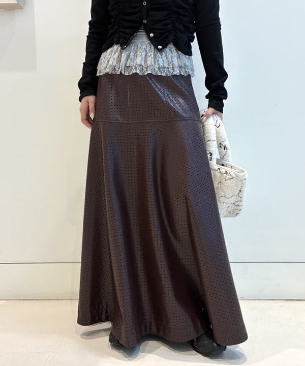 松本 佳菜子さんの「BEAMS WOMEN｜リブ シャーリング カーディガン」を使ったコーディネート