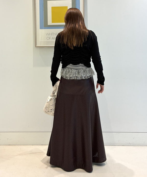 松本 佳菜子さんの「BEAMS WOMEN｜リブ シャーリング カーディガン」を使ったコーディネート