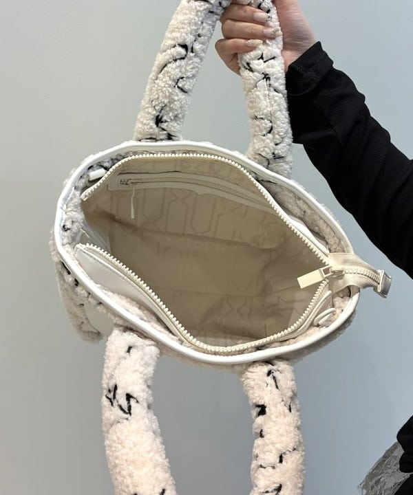 松本 佳菜子さんの「BEAMS WOMEN｜リブ シャーリング カーディガン」を使ったコーディネート