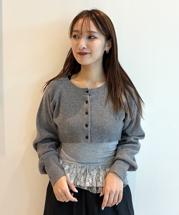 松本 佳菜子さんの「BEAMS WOMEN｜クロップド クルーネック カーディガン」を使ったコーディネート