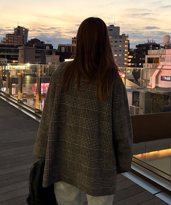 松本 佳菜子さんの「BEAMS WOMEN｜チェック ビーバー ダブル ハーフコート」を使ったコーディネート