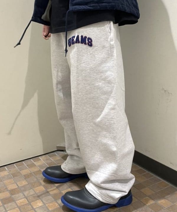 菊田 悠さんの「BEAMS WOMEN｜BEAMS ロゴ スウェット パンツ」を使ったコーディネート