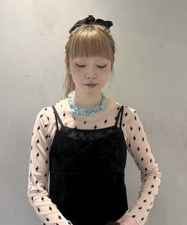 江口 息吹さんの「BEAMS WOMEN｜ベロア レース レイヤー ワンピース」を使ったコーディネート