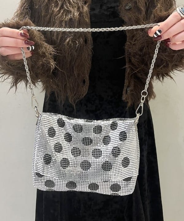 江口 息吹さんの「BEAMS WOMEN｜ベロア レース レイヤー ワンピース」を使ったコーディネート