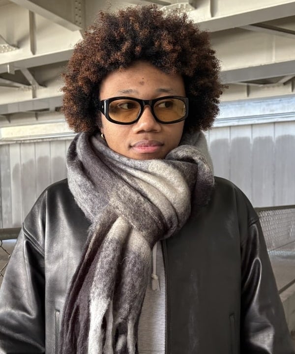 NADEL ナデールさんの「BEAMS WOMEN｜ビッグ シャギー マフラー」を使ったコーディネート