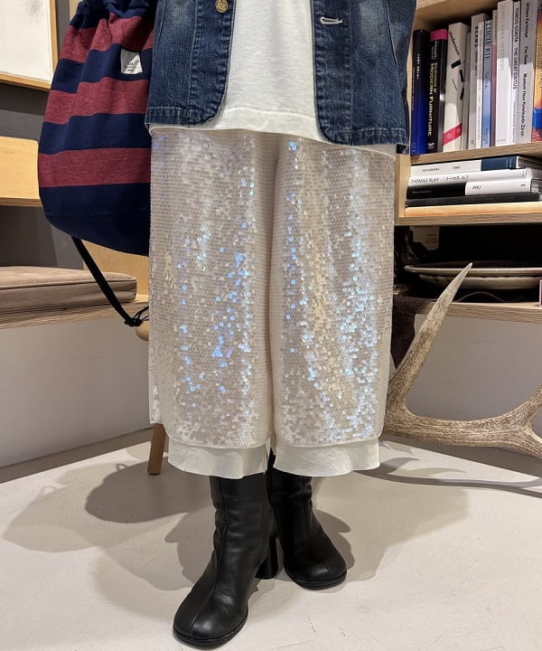 ando naoさんの「BEAMS WOMEN｜【別注】Winner Caps / スエード &times; ツイル キャップ」を使ったコーディネート