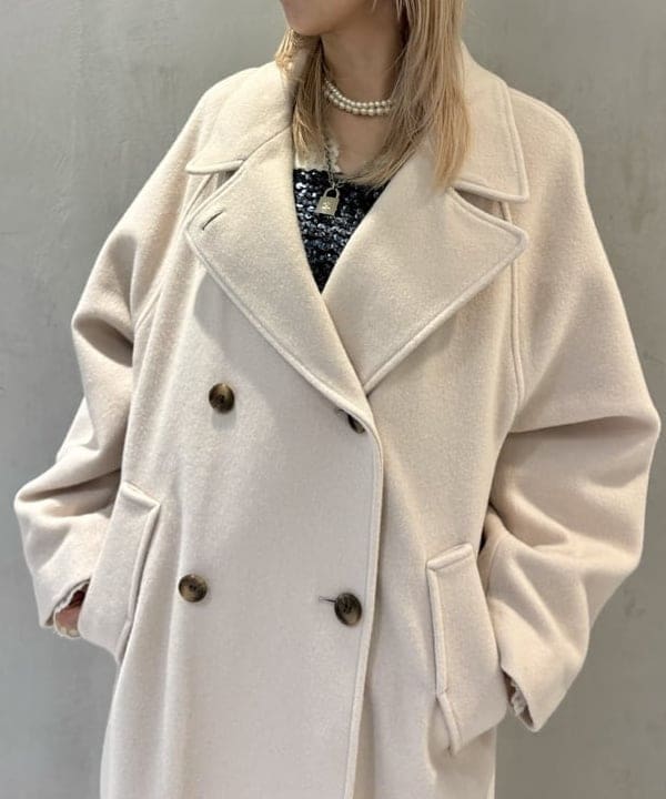 ヒカリさんの「BEAMS WOMEN｜スタンドカラー ダブル コート」を使ったコーディネート