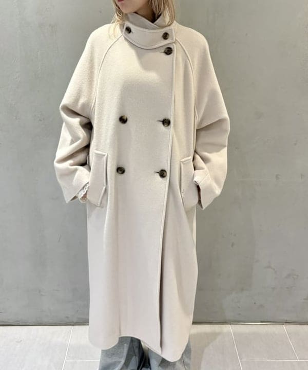 ヒカリさんの「BEAMS WOMEN｜スタンドカラー ダブル コート」を使ったコーディネート