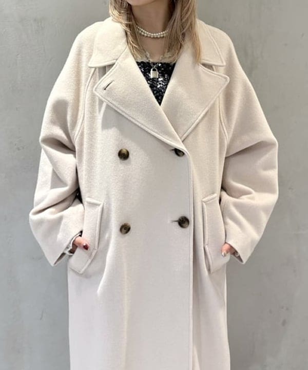 ヒカリさんの「BEAMS WOMEN｜スタンドカラー ダブル コート」を使ったコーディネート