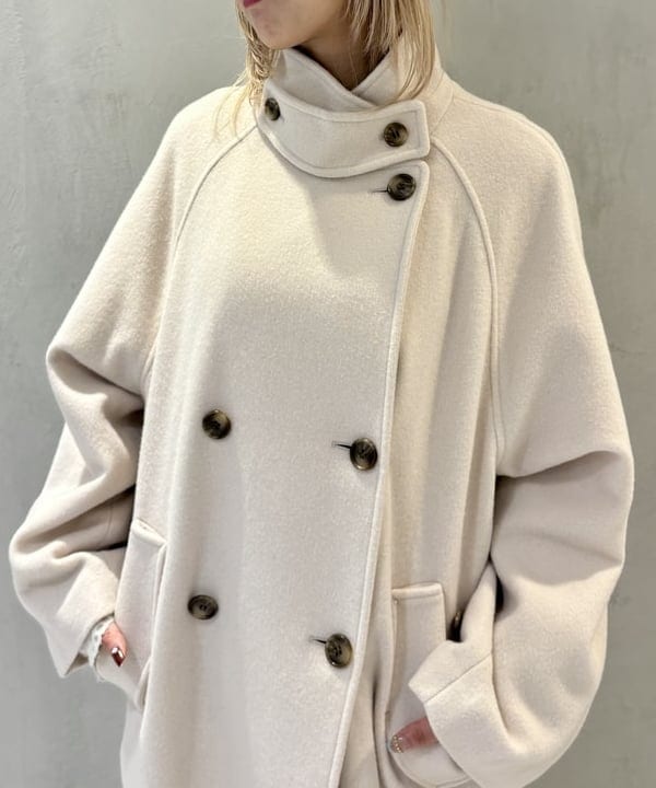 ヒカリさんの「BEAMS WOMEN｜スタンドカラー ダブル コート」を使ったコーディネート