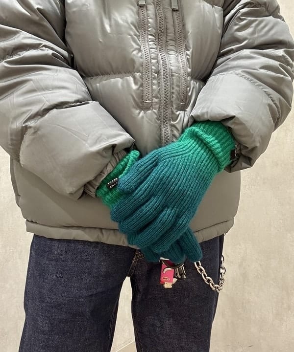 Ryohei Takataさんの「BEAMS WOMEN｜グラデーション グローブ」を使ったコーディネート