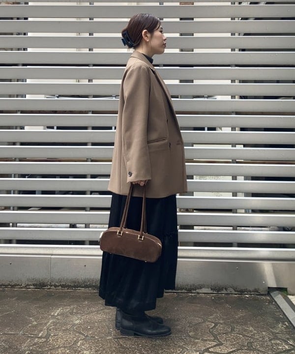 岡 妃呂美さんの「BEAMS WOMEN｜ダブルクロス ロング ジャケット」を使ったコーディネート