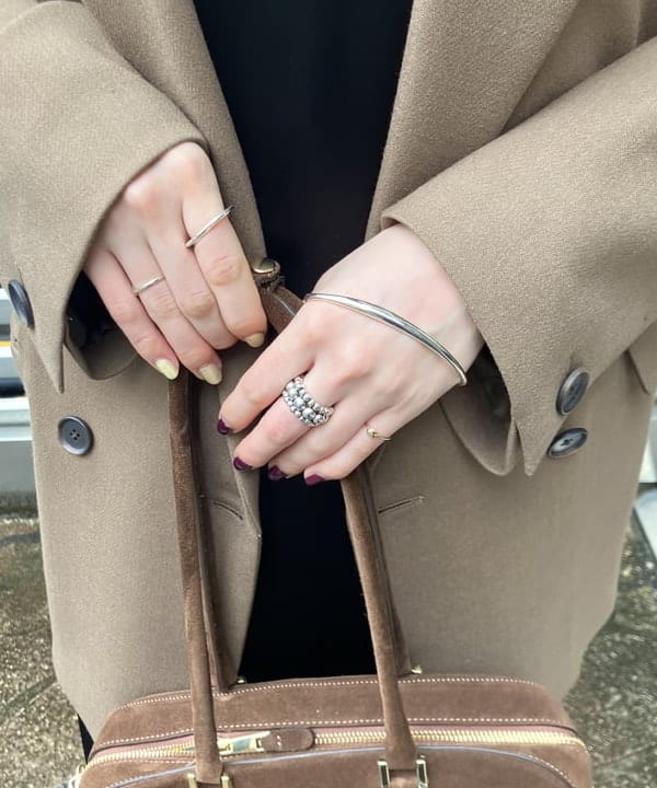 岡 妃呂美さんの「BEAMS WOMEN｜ダブルクロス ロング ジャケット」を使ったコーディネート