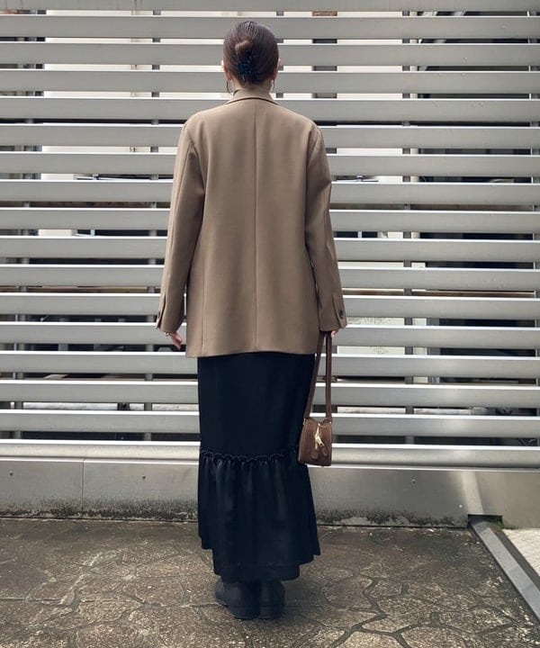 岡 妃呂美さんの「BEAMS WOMEN｜ダブルクロス ロング ジャケット」を使ったコーディネート